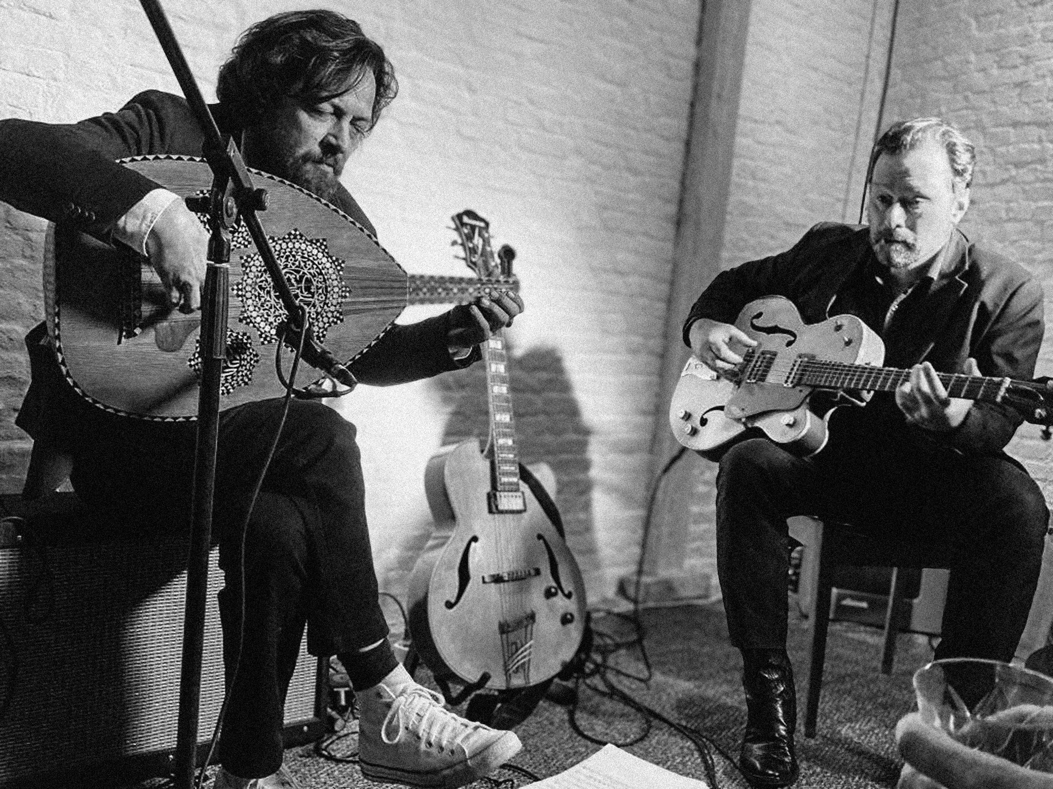 Peter Verhelst playing oud beside Bjorn Eriksson on electric guitar.